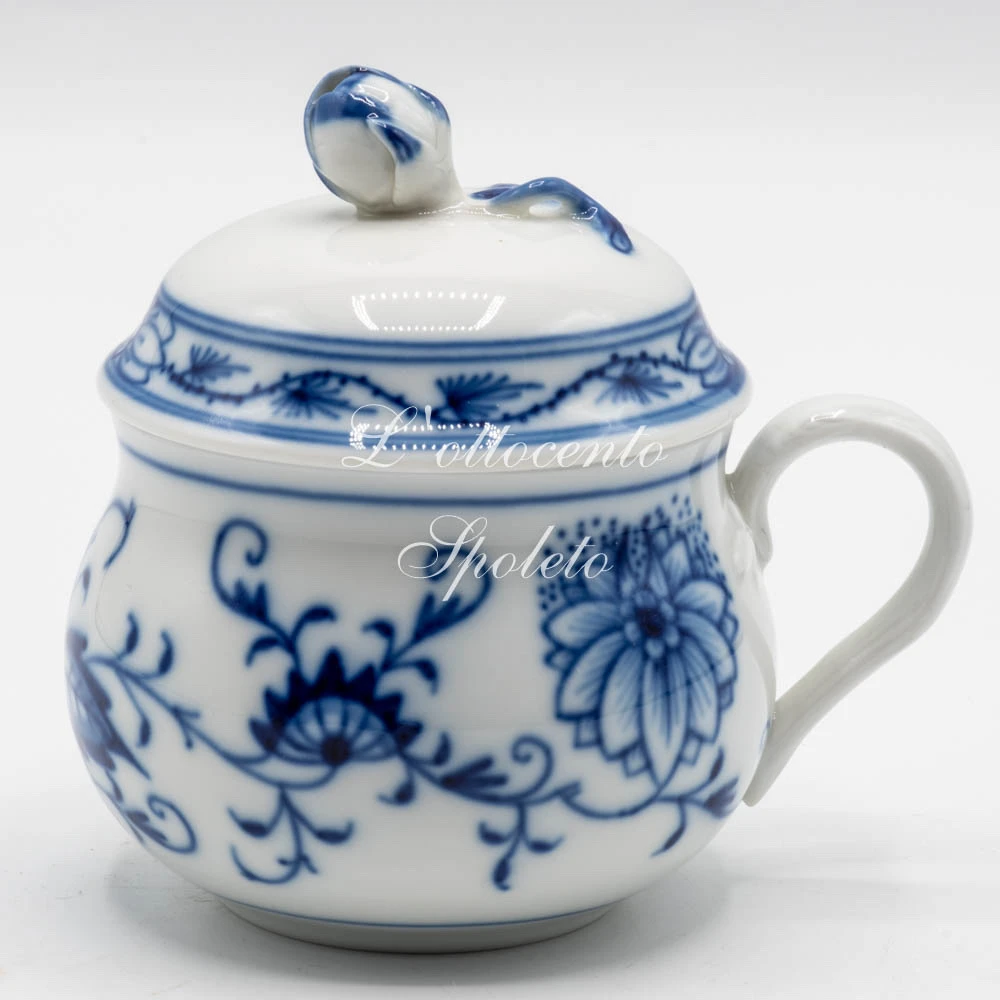 Lattiera piccola con coperchio, tedesco, Meissen, ca. 1723–25, tedesco,  Meissen, porcellana in pasta dura, ceramica-porcellana Foto stock - Alamy