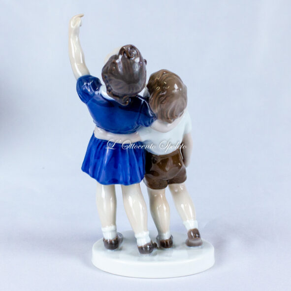 Statuina Bing & Grondhal Bambini che guardano in alto