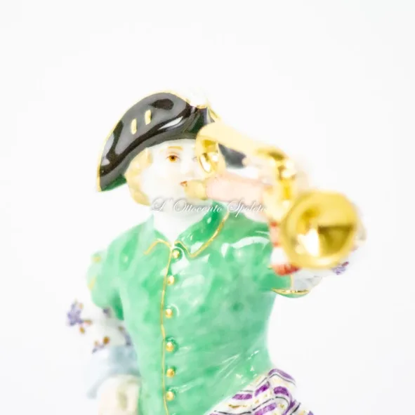 Statuina Meissen Cacciatore con trombone.